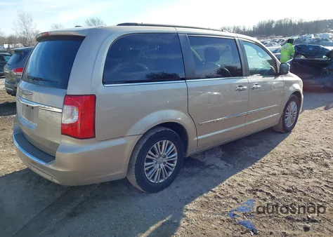 2015 Chrysler Town & Country Touring-L z USA, uszkodzony, nr VIN 2C4RC1CG1FR657501